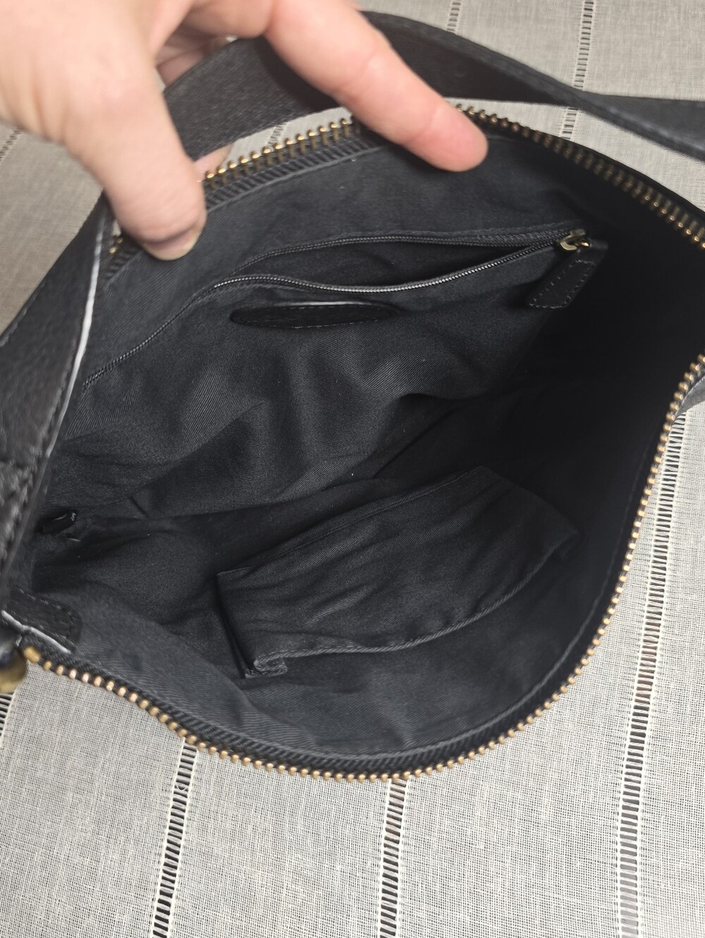 Fossil Black Pebbled Leather Shoulder Bag with Gold Hardware - Picture 4 of 12